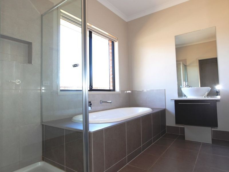 34 Shiraz Crescent, Point Cook VIC 3030