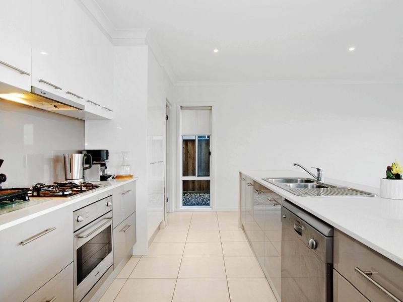 41 Montclair Street, Sanctuary Lakes VIC 3030