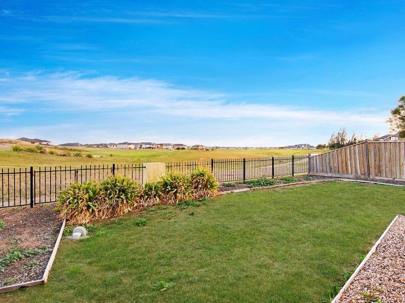 41 Montclair Street, Sanctuary Lakes VIC 3030