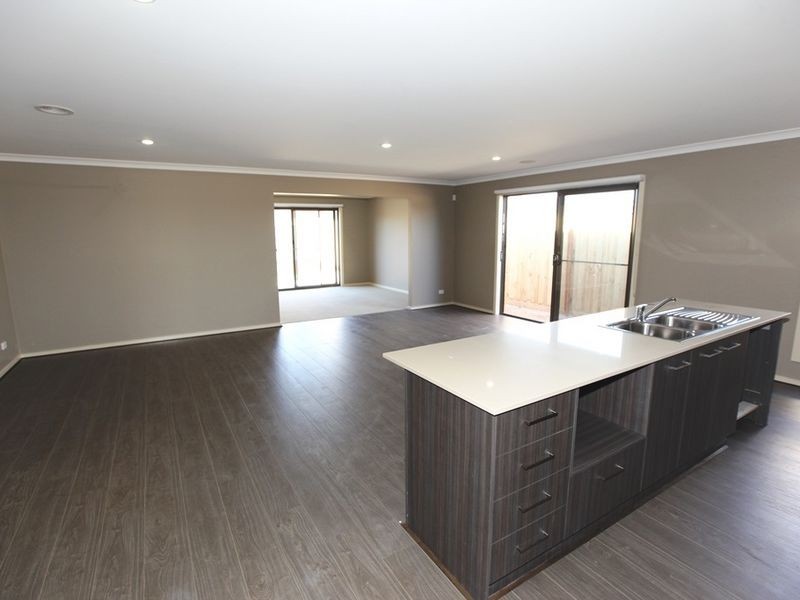 35 Runlet Drive, Point Cook VIC 3030