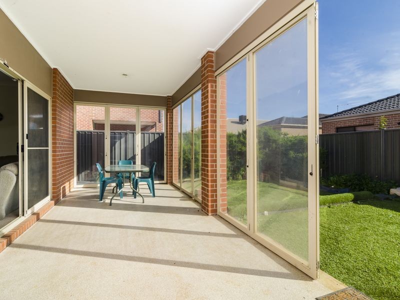 4 Fontana Avenue, Point Cook VIC 3030