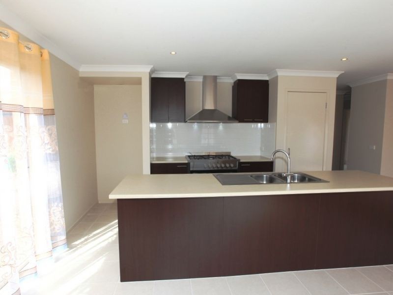 11 Farmers Way, Point Cook VIC 3030