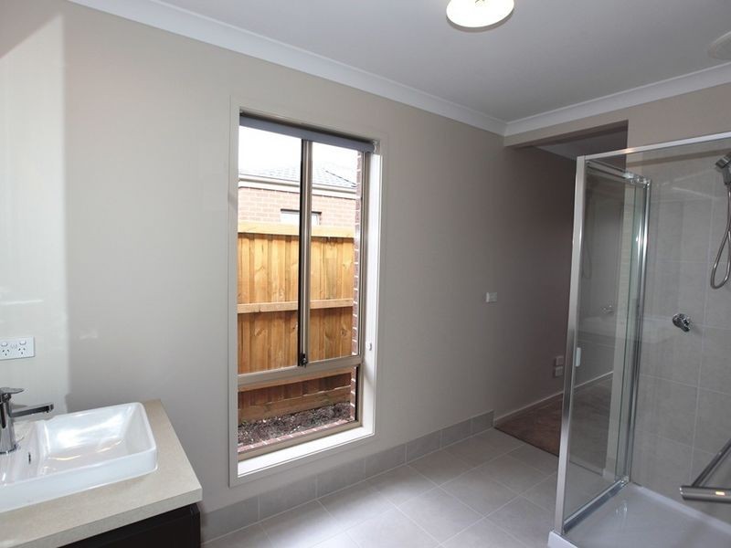 11 Farmers Way, Point Cook VIC 3030