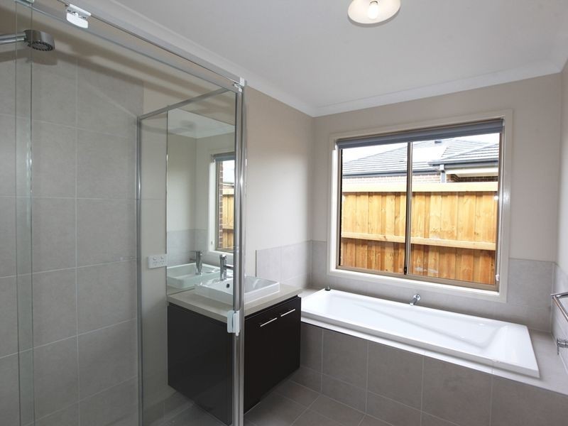 11 Farmers Way, Point Cook VIC 3030