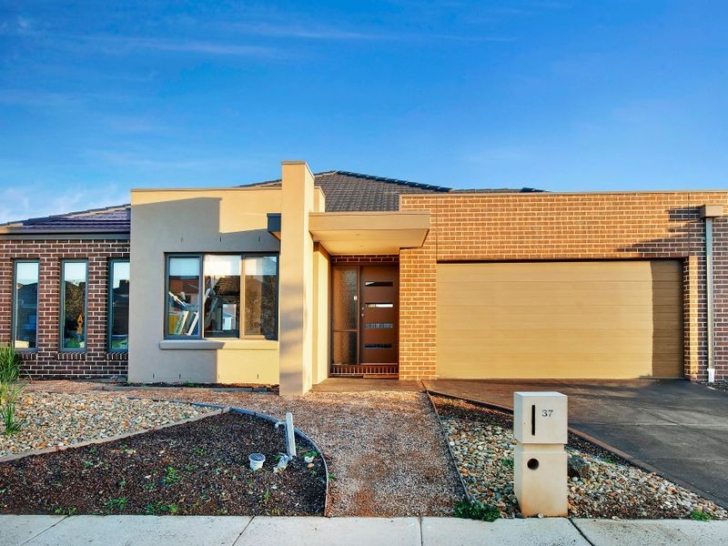 37 Fongeo Drive, Point Cook VIC 3030