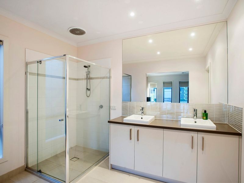 37 Fongeo Drive, Point Cook VIC 3030