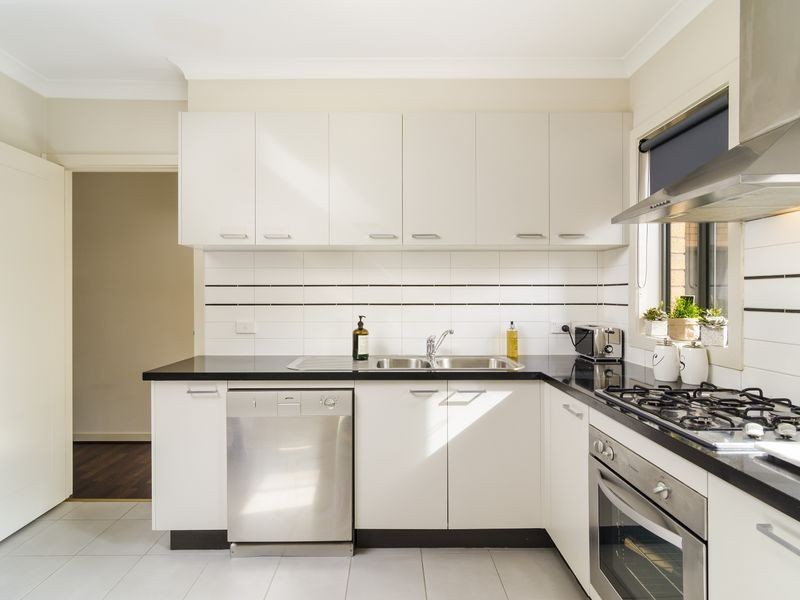 19 Manhattan Close, Sanctuary Lakes VIC 3030