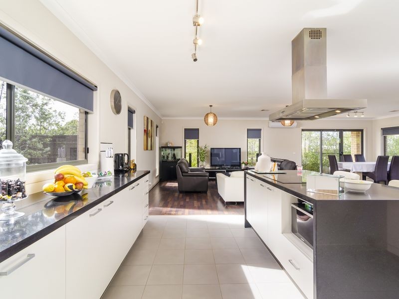 19 Manhattan Close, Sanctuary Lakes VIC 3030