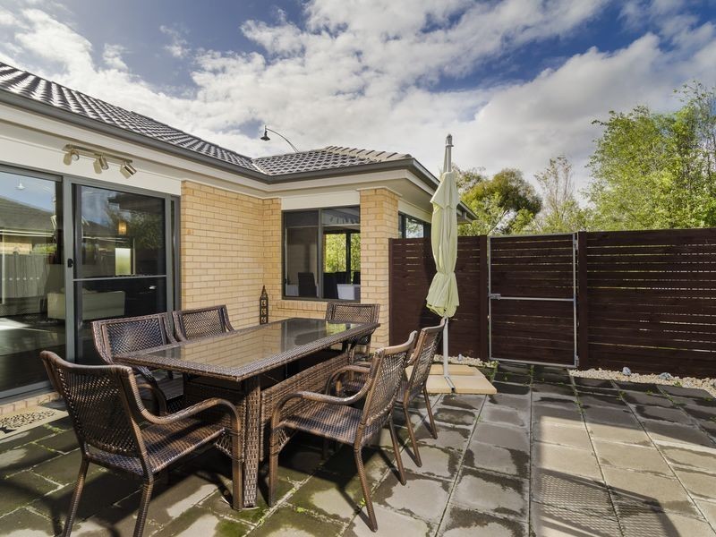 19 Manhattan Close, Sanctuary Lakes VIC 3030