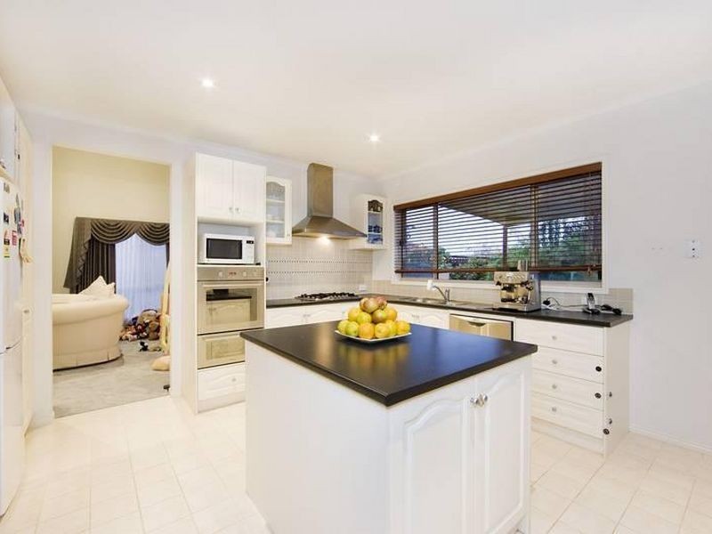 16 Fuchsia Crescent, Point Cook VIC 3030