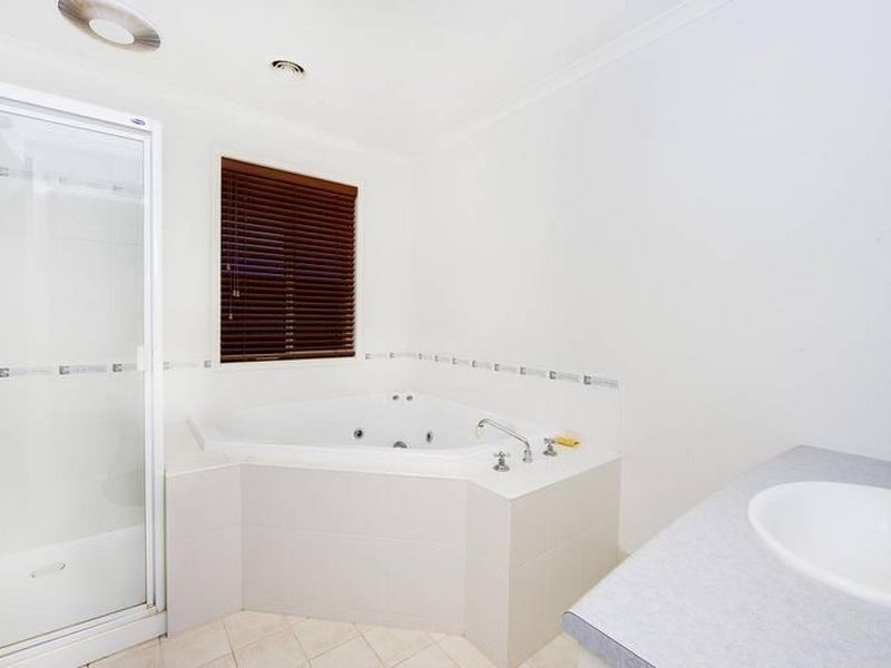 16 Fuchsia Crescent, Point Cook VIC 3030