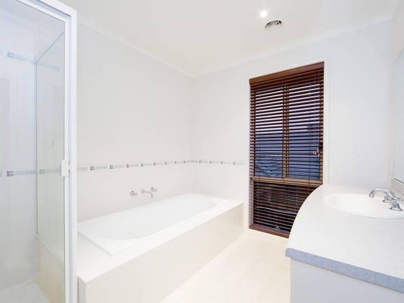 16 Fuchsia Crescent, Point Cook VIC 3030