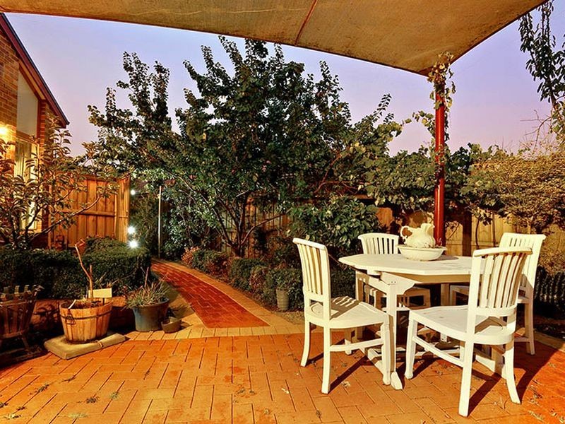 16 Fuchsia Crescent, Point Cook VIC 3030