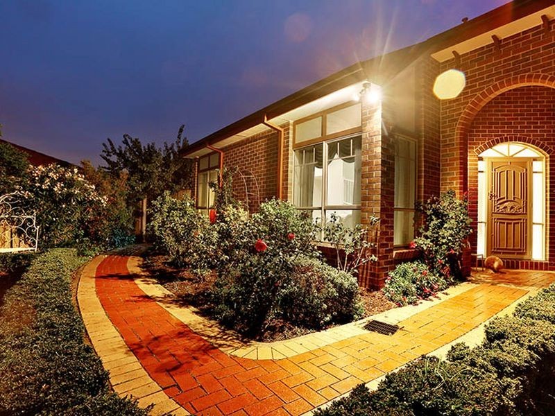16 Fuchsia Crescent, Point Cook VIC 3030