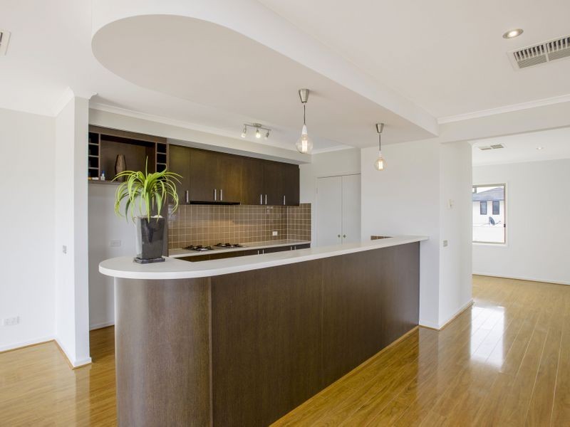 17 Francisco Bay Point, Sanctuary Lakes VIC 3030