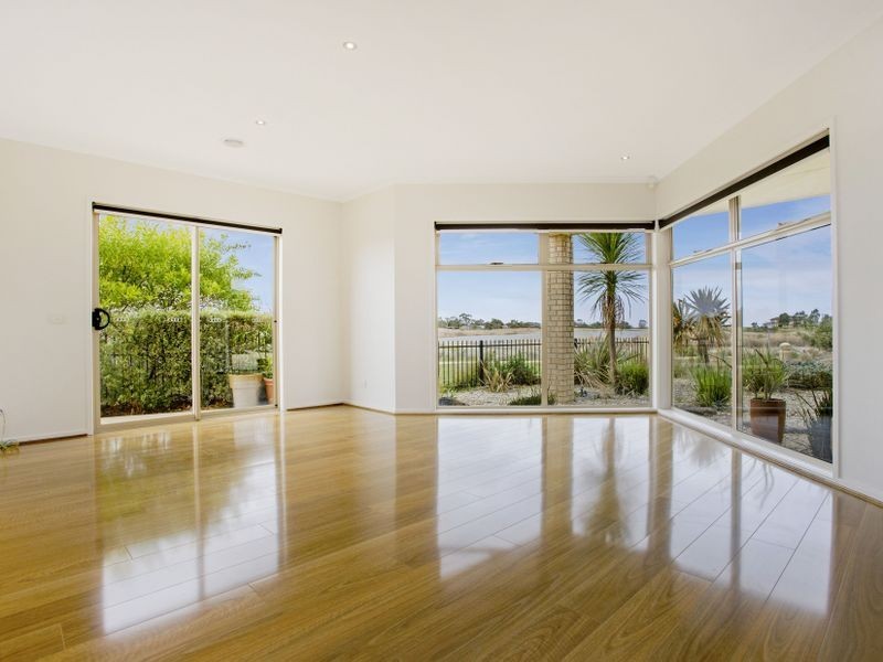 17 Francisco Bay Point, Sanctuary Lakes VIC 3030
