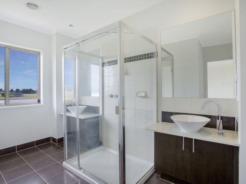 17 Francisco Bay Point, Sanctuary Lakes VIC 3030