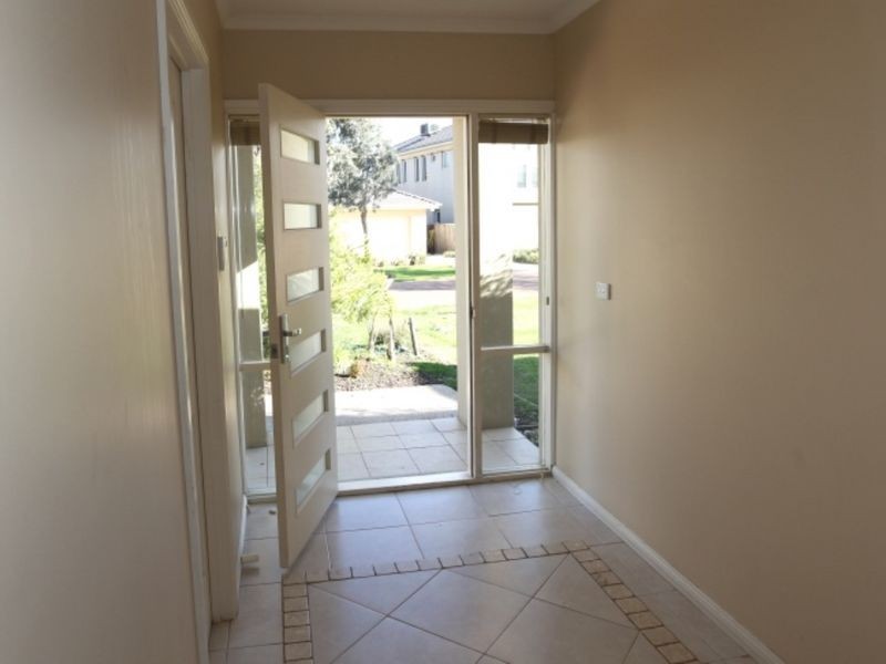 3 Bluechip Court, Sanctuary Lakes VIC 3030