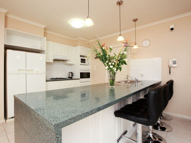 3 Bluechip Court, Sanctuary Lakes VIC 3030