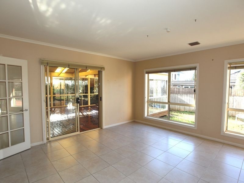 3 Bluechip Court, Sanctuary Lakes VIC 3030
