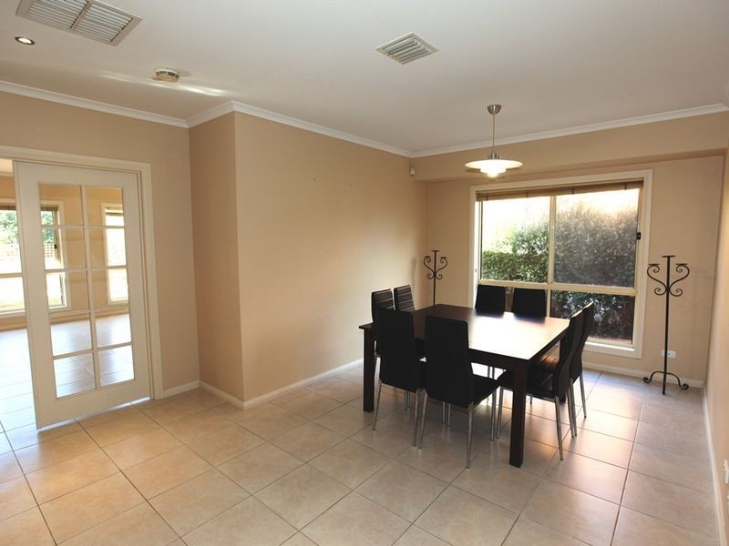 3 Bluechip Court, Sanctuary Lakes VIC 3030