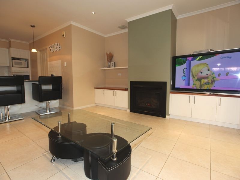 3 Bluechip Court, Sanctuary Lakes VIC 3030