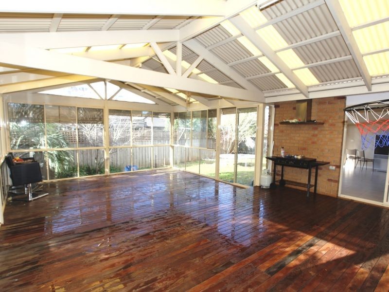 3 Bluechip Court, Sanctuary Lakes VIC 3030