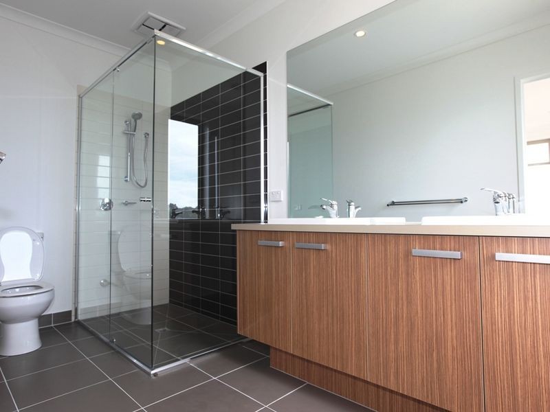 91 Broadbeach Circuit, Sanctuary Lakes VIC 3030