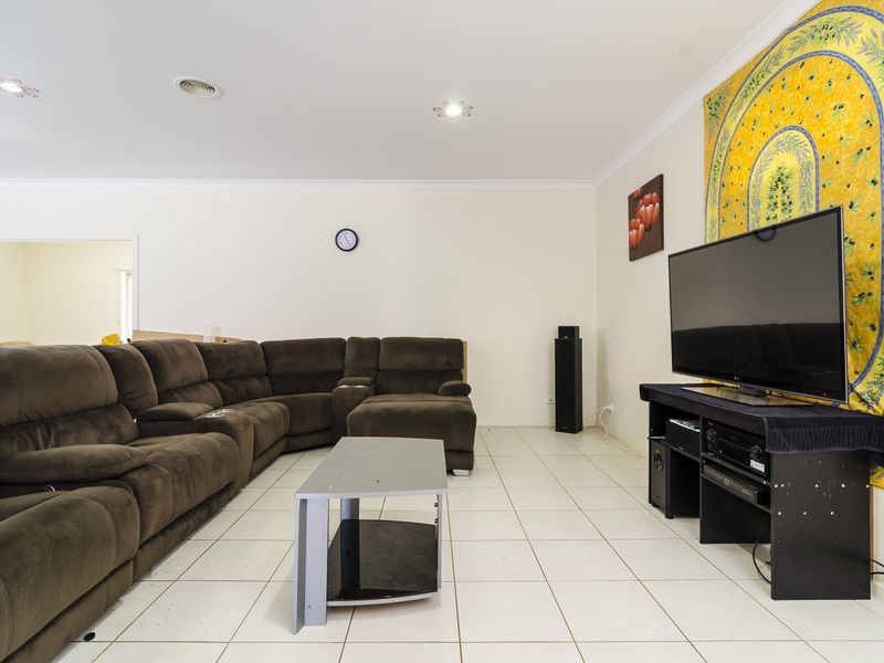 4 Fontana Avenue, Point Cook VIC 3030
