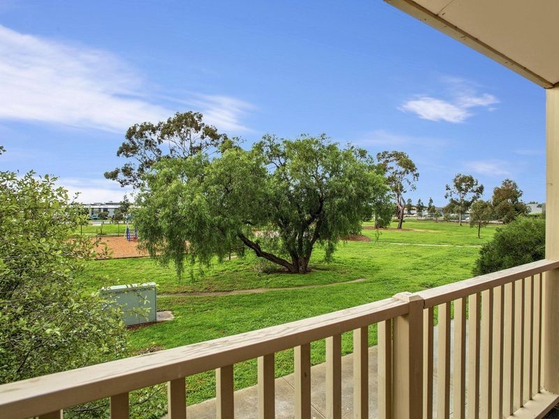 4/15 Friar Park Place, Point Cook VIC 3030