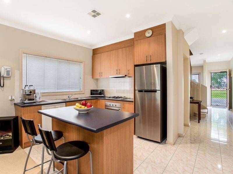 4/15 Friar Park Place, Point Cook VIC 3030