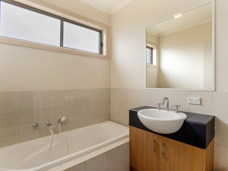 4/15 Friar Park Place, Point Cook VIC 3030