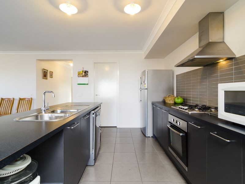 27 Grassbird Drive, Point Cook VIC 3030
