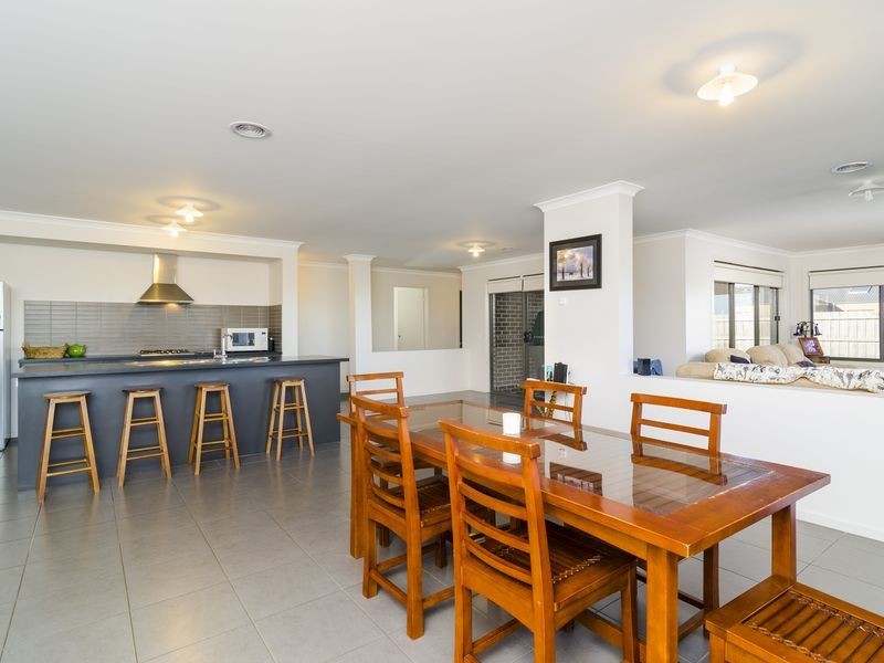 27 Grassbird Drive, Point Cook VIC 3030