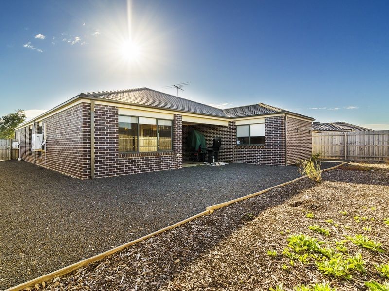 27 Grassbird Drive, Point Cook VIC 3030