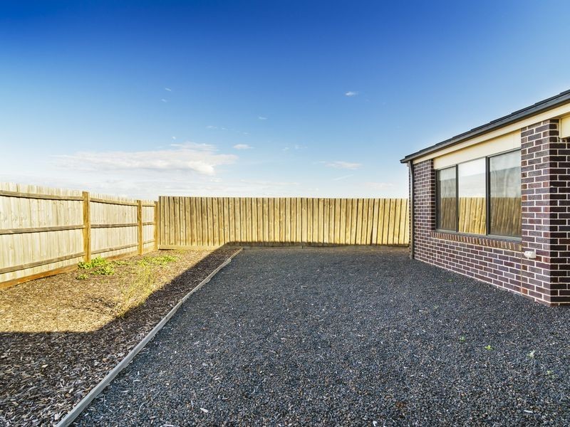 27 Grassbird Drive, Point Cook VIC 3030
