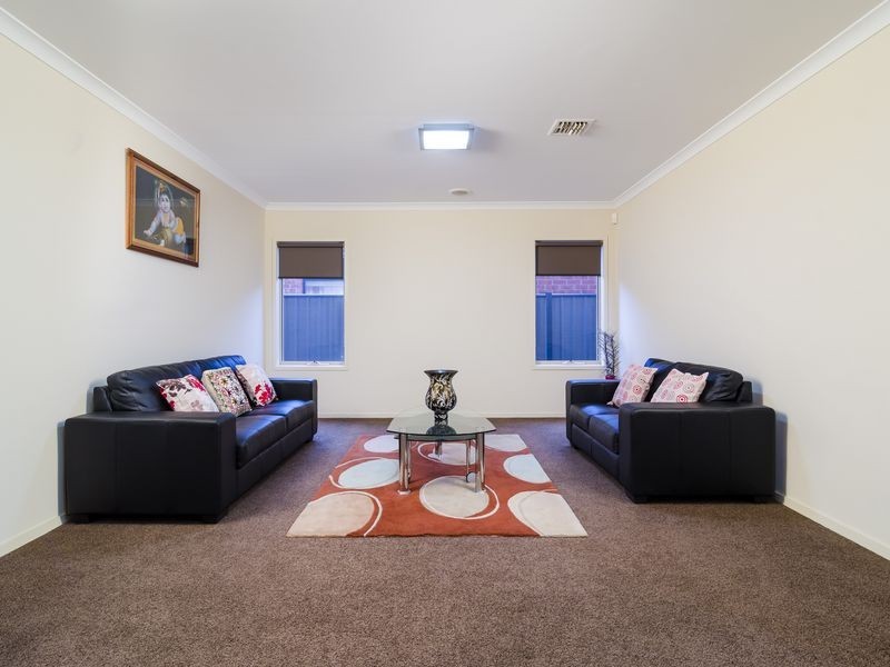 8 Spender Avenue, Point Cook VIC 3030