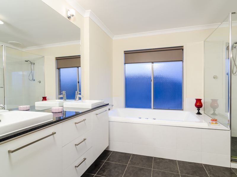 8 Spender Avenue, Point Cook VIC 3030