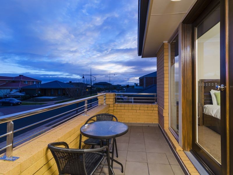 8 Spender Avenue, Point Cook VIC 3030