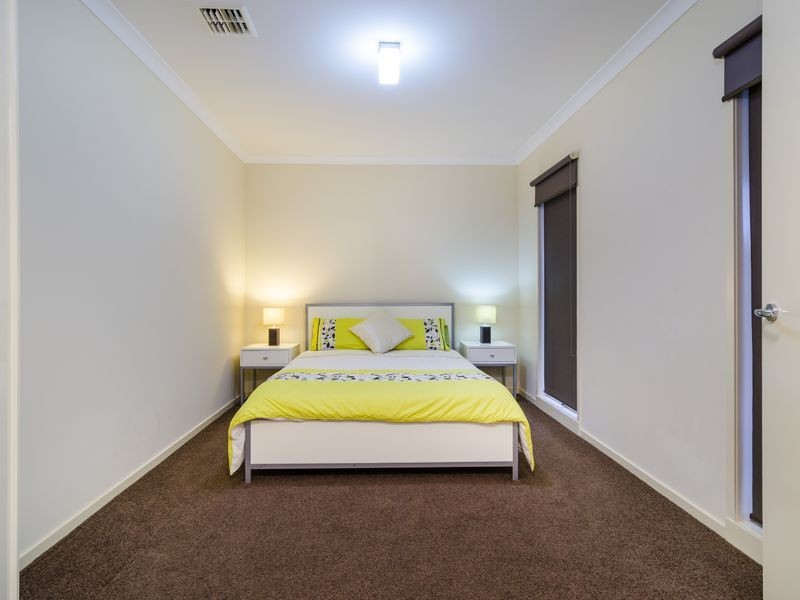 8 Spender Avenue, Point Cook VIC 3030