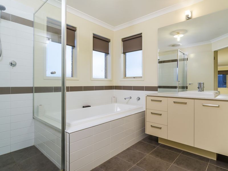 8 Spender Avenue, Point Cook VIC 3030