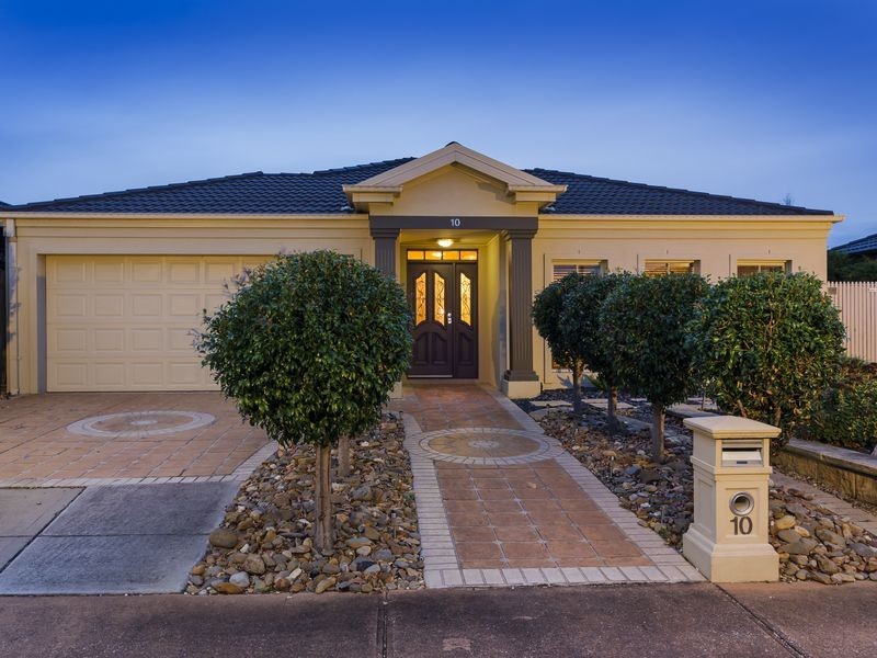 10 Sassari Court, Point Cook VIC 3030