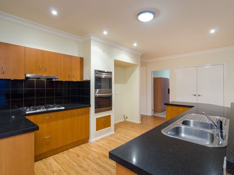 10 Sassari Court, Point Cook VIC 3030