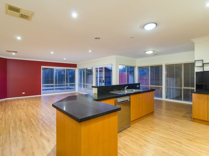 10 Sassari Court, Point Cook VIC 3030