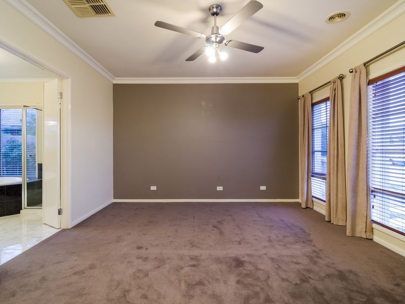 10 Sassari Court, Point Cook VIC 3030