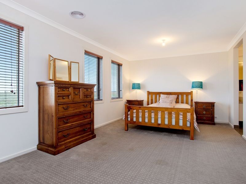 44 Grassland Drive, Point Cook VIC 3030