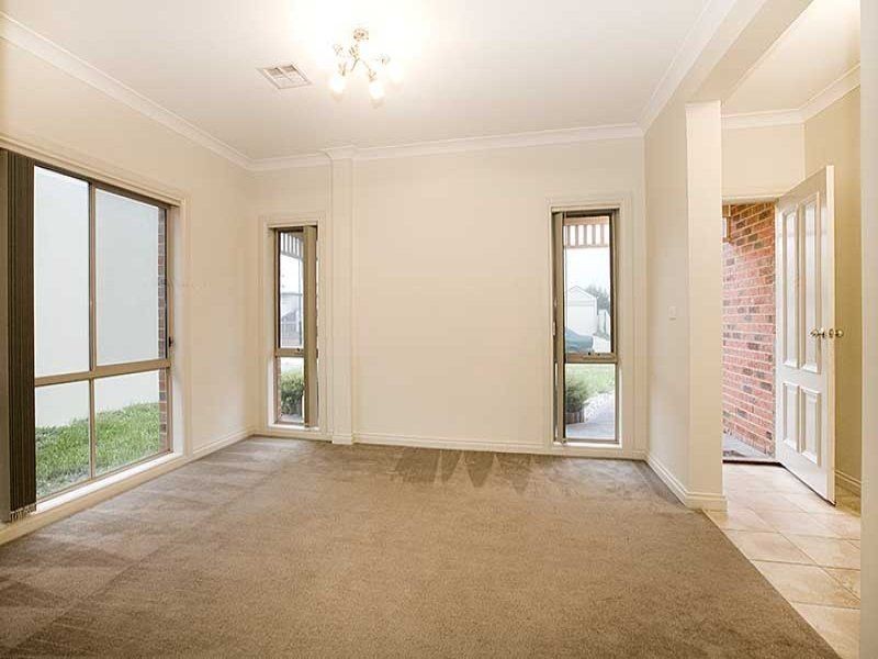 31 Sumner Crescent, Point Cook VIC 3030