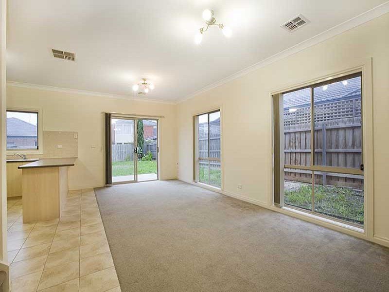 31 Sumner Crescent, Point Cook VIC 3030