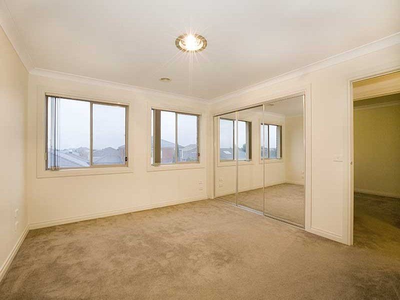 31 Sumner Crescent, Point Cook VIC 3030