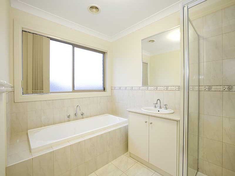 31 Sumner Crescent, Point Cook VIC 3030